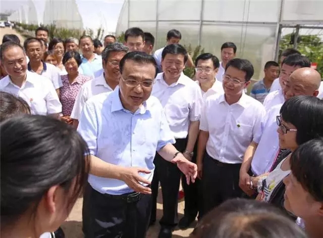 李克強(qiáng)總理冒酷暑考察陜西羊乳產(chǎn)業(yè)鏈，精準(zhǔn)扶貧項(xiàng)目